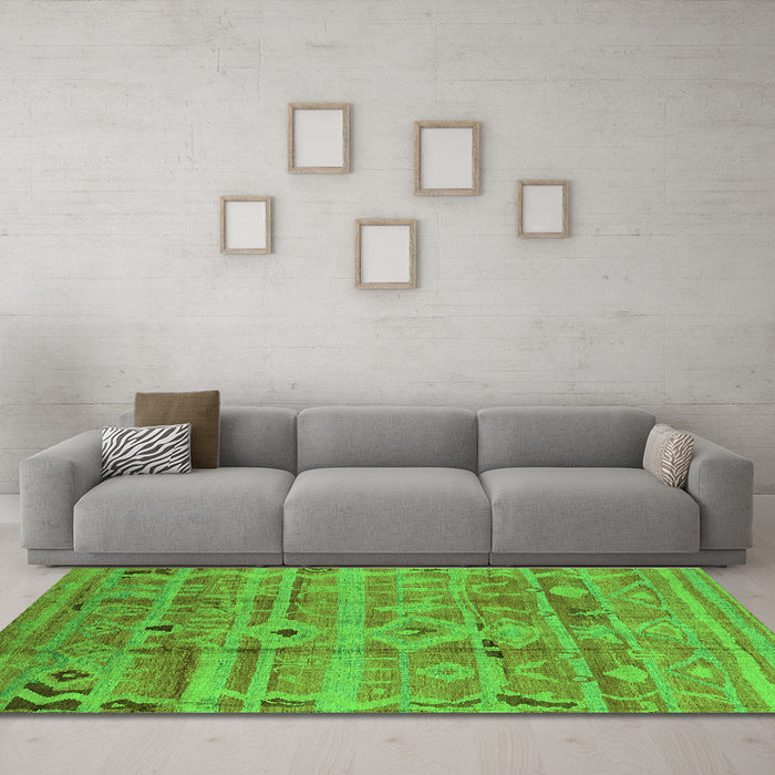 Machine Washable Oriental Green Industrial Area Rugs in a Living Room,, wshurb734grn