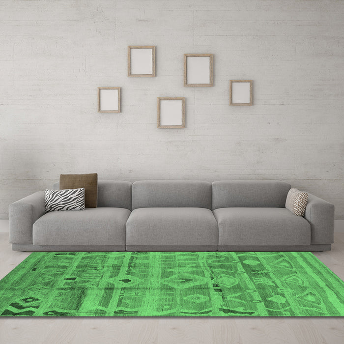 Machine Washable Oriental Emerald Green Industrial Area Rugs in a Living Room,, wshurb734emgrn
