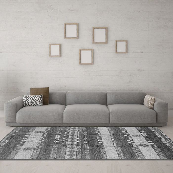 Machine Washable Oriental Gray Industrial Rug in a Living Room,, wshurb735gry