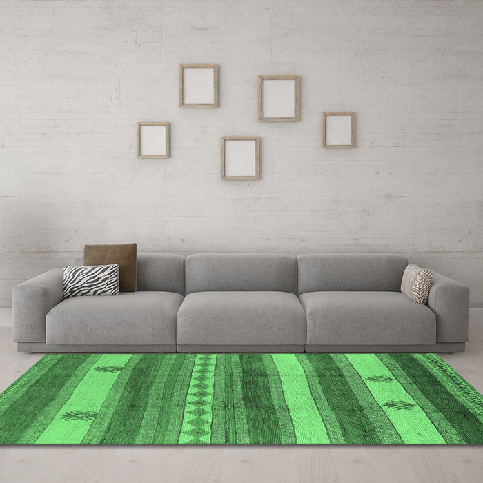 Machine Washable Oriental Emerald Green Industrial Area Rugs in a Living Room,, wshurb735emgrn