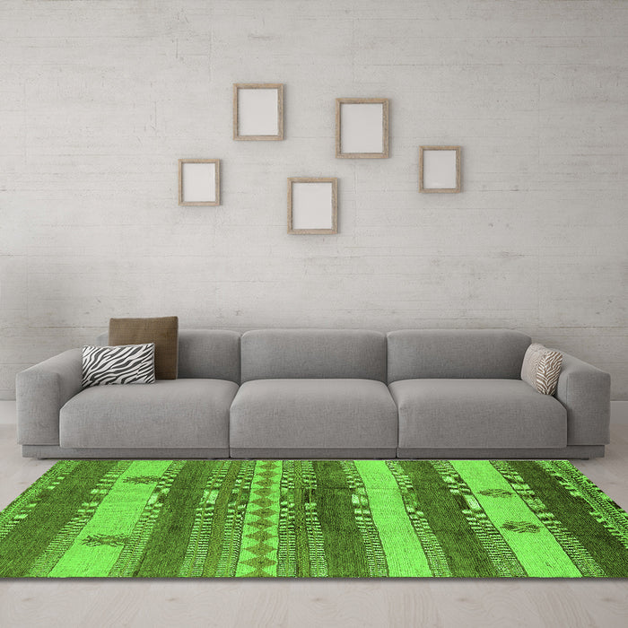 Machine Washable Oriental Green Industrial Area Rugs in a Living Room,, wshurb735grn