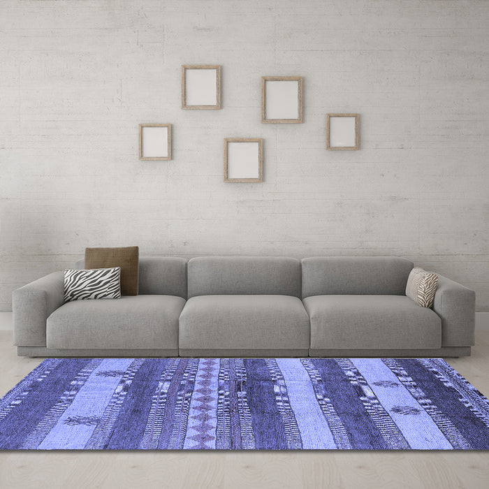 Machine Washable Oriental Blue Industrial Rug in a Living Room, wshurb735blu