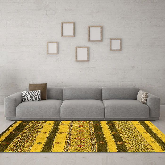 Machine Washable Oriental Yellow Industrial Rug in a Living Room, wshurb736yw