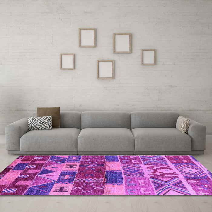 Machine Washable Oriental Purple Industrial Area Rugs in a Living Room, wshurb738pur
