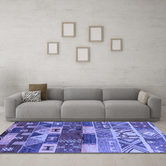 Machine Washable Oriental Blue Industrial Rug in a Living Room, wshurb738blu