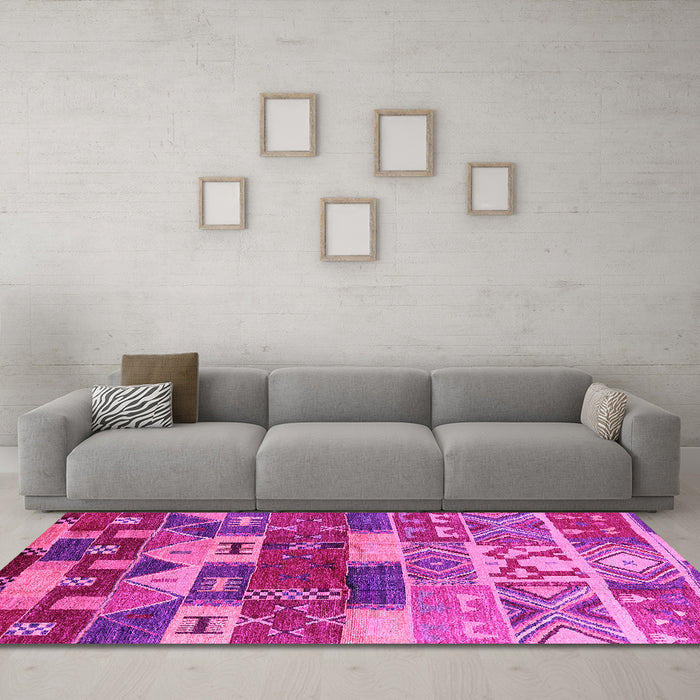 Machine Washable Oriental Pink Industrial Rug in a Living Room, wshurb738pnk