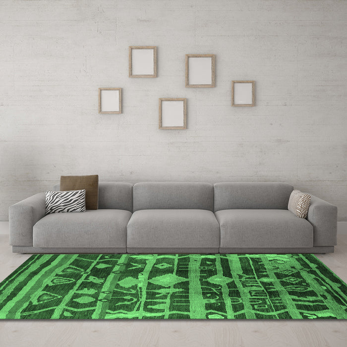 Machine Washable Oriental Emerald Green Industrial Area Rugs in a Living Room,, wshurb742emgrn