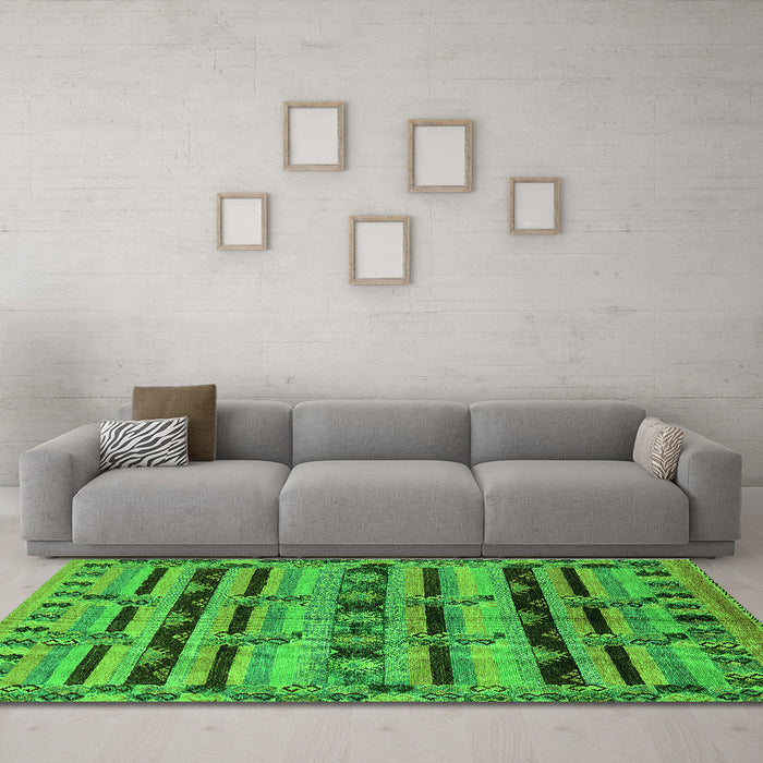 Machine Washable Oriental Green Industrial Area Rugs in a Living Room,, wshurb746grn