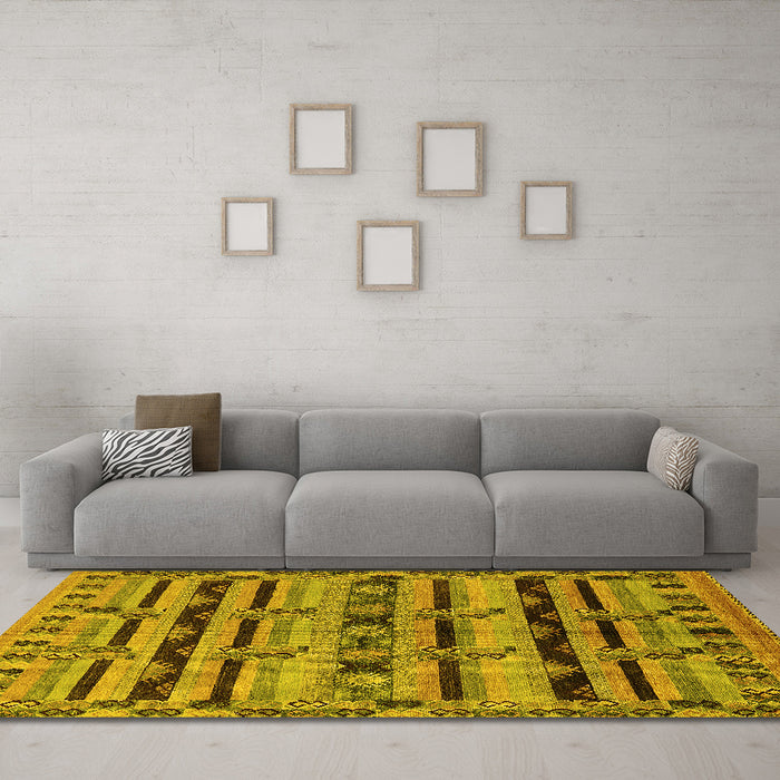 Machine Washable Oriental Yellow Industrial Rug in a Living Room, wshurb746yw