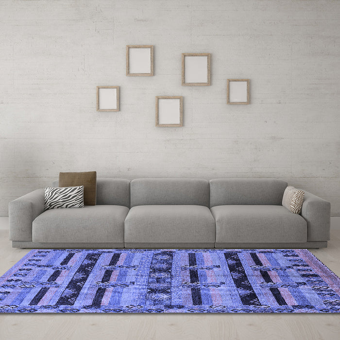 Machine Washable Oriental Blue Industrial Rug in a Living Room, wshurb746blu