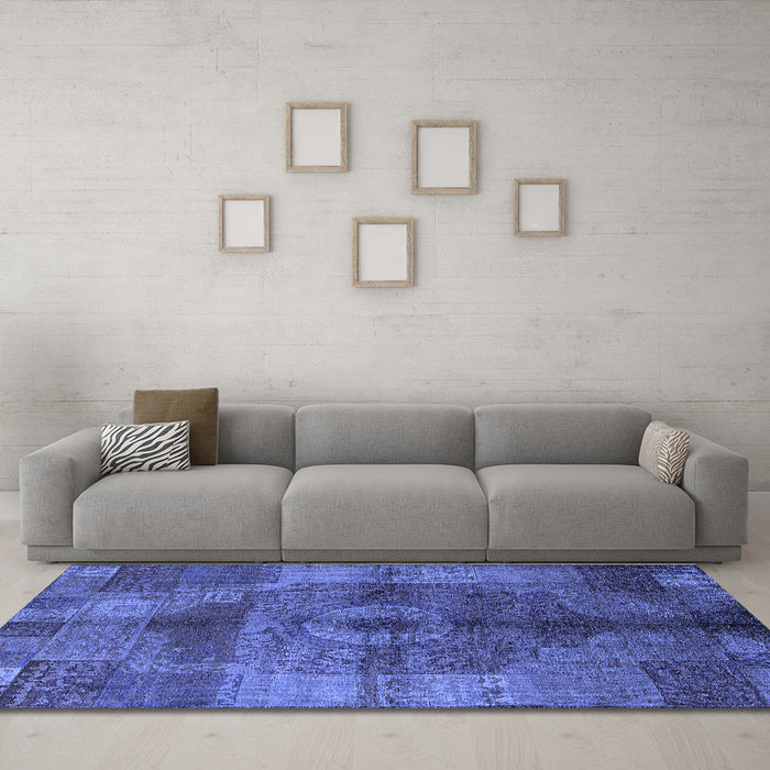 Machine Washable Oriental Blue Industrial Rug in a Living Room, wshurb747blu