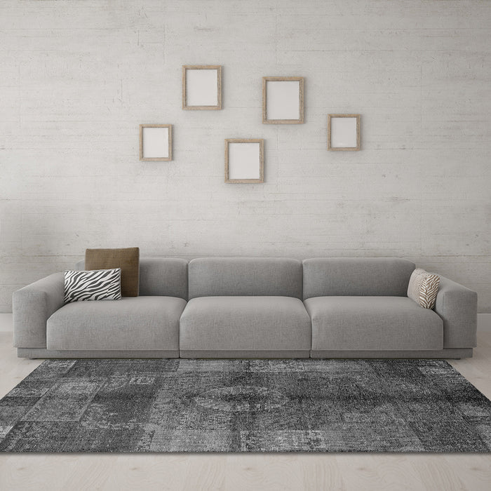 Machine Washable Oriental Gray Industrial Rug in a Living Room,, wshurb747gry