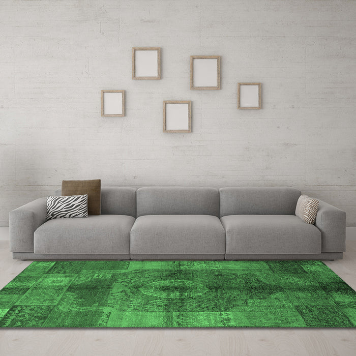 Machine Washable Oriental Emerald Green Industrial Area Rugs in a Living Room,, wshurb747emgrn