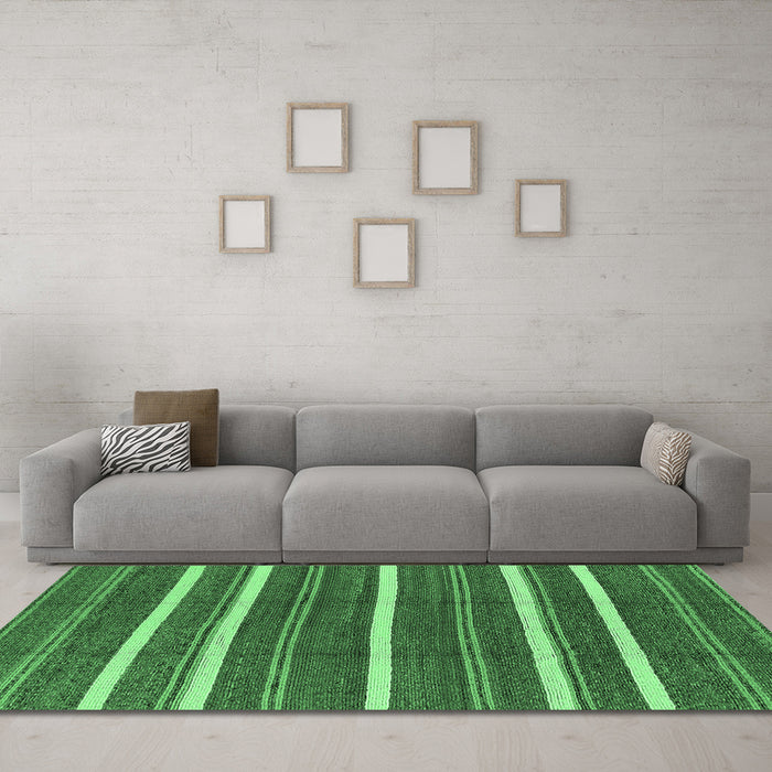 Machine Washable Oriental Emerald Green Industrial Area Rugs in a Living Room,, wshurb748emgrn