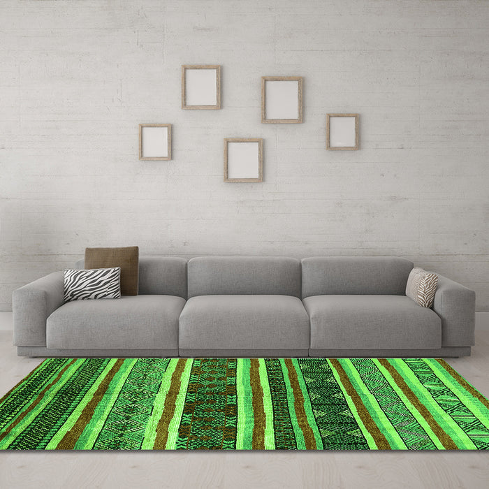 Machine Washable Oriental Green Industrial Area Rugs in a Living Room,, wshurb749grn