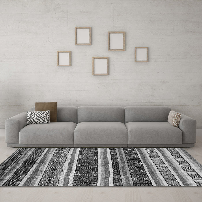 Machine Washable Oriental Gray Industrial Rug in a Living Room,, wshurb749gry