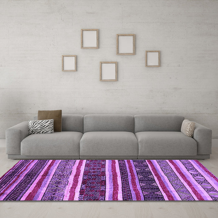 Machine Washable Oriental Purple Industrial Area Rugs in a Living Room, wshurb749pur