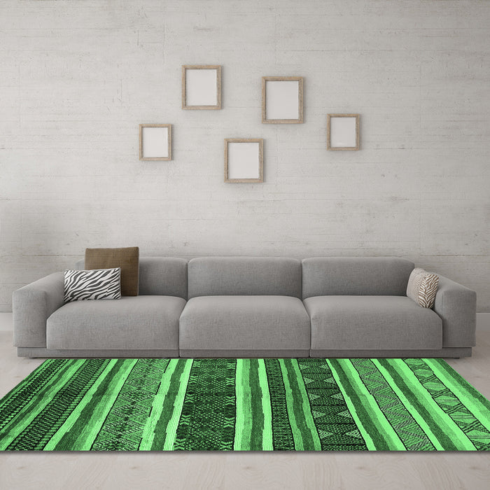 Machine Washable Oriental Emerald Green Industrial Area Rugs in a Living Room,, wshurb749emgrn