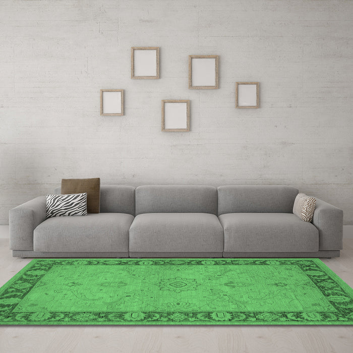 Machine Washable Oriental Emerald Green Traditional Area Rugs in a Living Room,, wshurb754emgrn