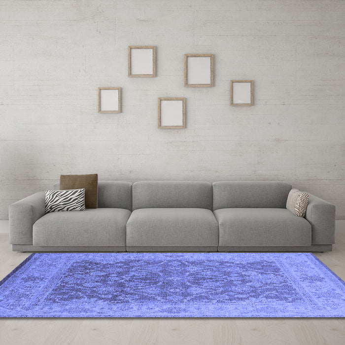 Machine Washable Oriental Blue Traditional Rug in a Living Room, wshurb755blu