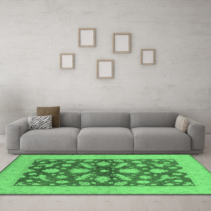 Machine Washable Oriental Emerald Green Traditional Area Rugs in a Living Room,, wshurb756emgrn