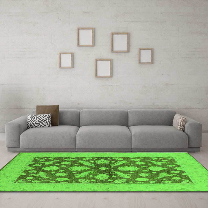 Machine Washable Oriental Green Traditional Area Rugs in a Living Room,, wshurb756grn