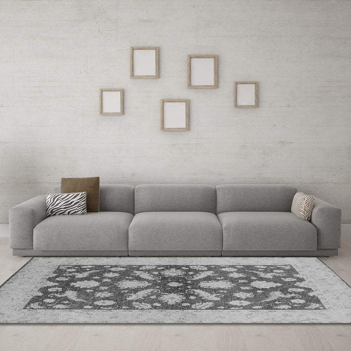 Machine Washable Oriental Gray Traditional Rug in a Living Room,, wshurb756gry