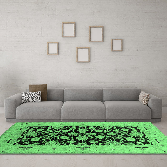 Machine Washable Oriental Emerald Green Traditional Area Rugs in a Living Room,, wshurb757emgrn