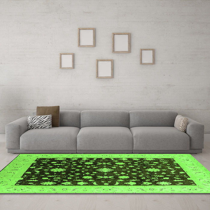 Machine Washable Oriental Green Traditional Area Rugs in a Living Room,, wshurb759grn