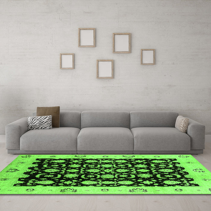 Machine Washable Oriental Green Traditional Area Rugs in a Living Room,, wshurb762grn
