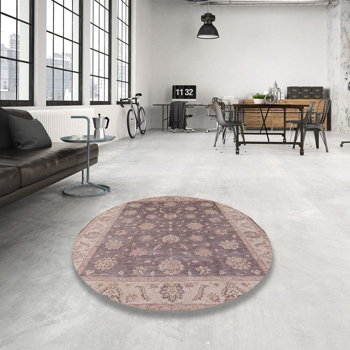 Round Mid-Century Modern Mauve Taupe Purple Oriental Rug in a Office, urb765