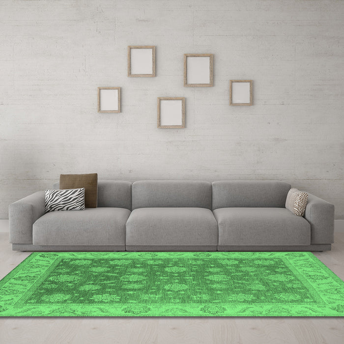 Machine Washable Oriental Emerald Green Traditional Area Rugs in a Living Room,, wshurb765emgrn
