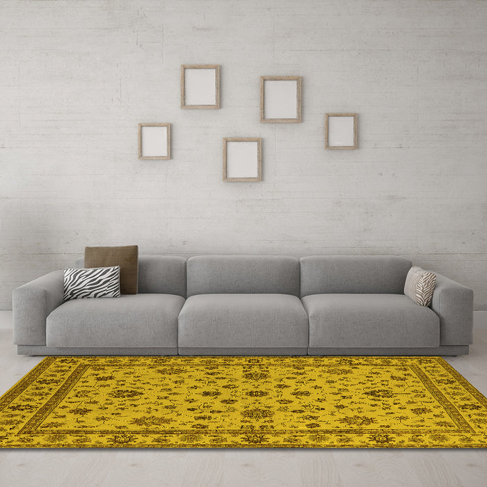 Machine Washable Oriental Yellow Industrial Rug in a Living Room, wshurb767yw