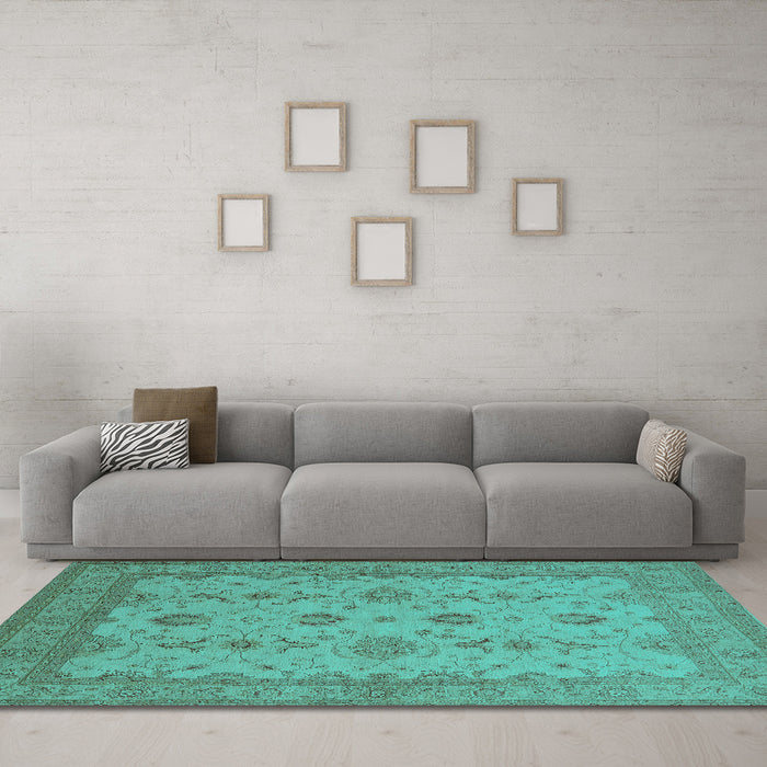 Machine Washable Oriental Turquoise Traditional Area Rugs in a Living Room,, wshurb768turq