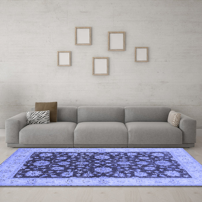 Machine Washable Oriental Blue Traditional Rug in a Living Room, wshurb773blu