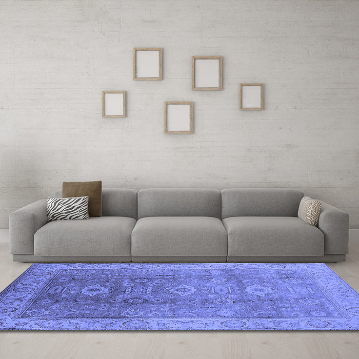 Machine Washable Oriental Blue Traditional Rug in a Living Room, wshurb775blu