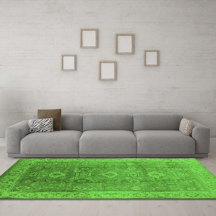 Machine Washable Oriental Green Traditional Area Rugs in a Living Room,, wshurb775grn