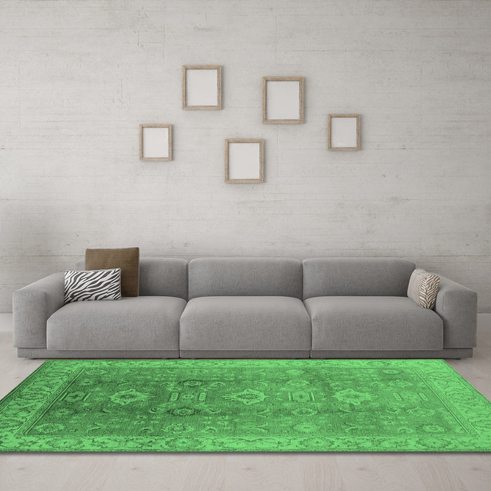 Machine Washable Oriental Emerald Green Traditional Area Rugs in a Living Room,, wshurb775emgrn
