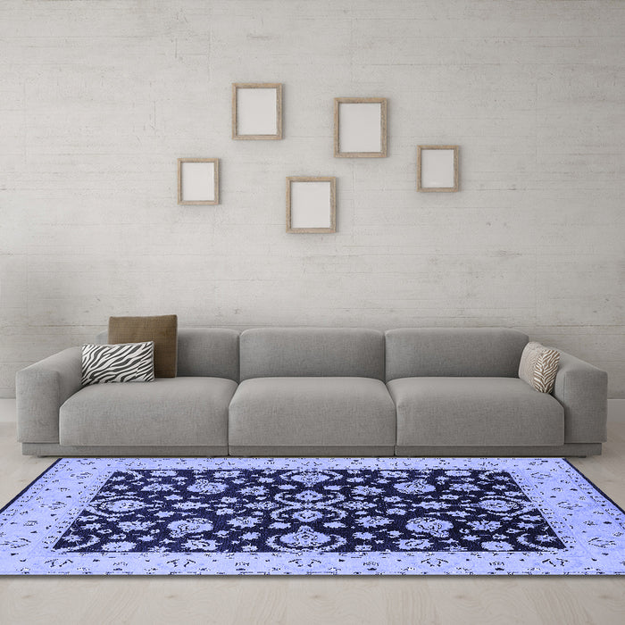 Machine Washable Oriental Blue Traditional Rug in a Living Room, wshurb776blu