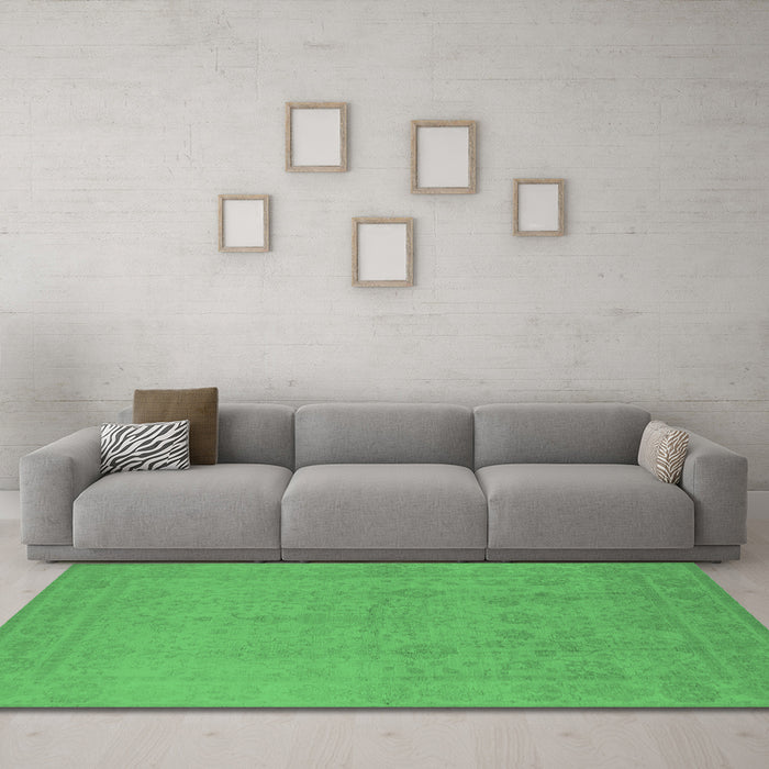 Machine Washable Oriental Emerald Green Traditional Area Rugs in a Living Room,, wshurb778emgrn