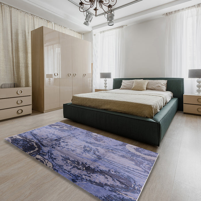 Mid-Century Modern Blue Gray Oriental Rug in a Bedroom, urb780