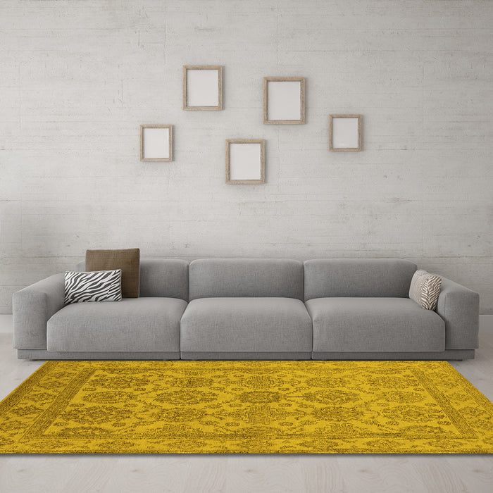 Machine Washable Oriental Yellow Industrial Rug in a Living Room, wshurb781yw
