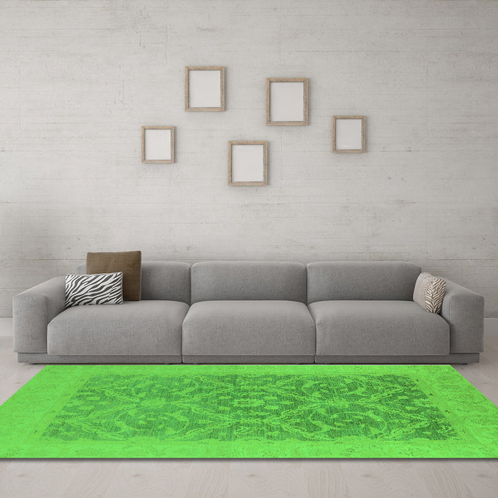 Machine Washable Oriental Green Traditional Area Rugs in a Living Room,, wshurb783grn