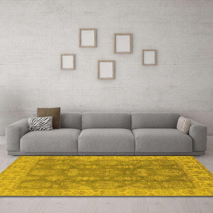 Machine Washable Oriental Yellow Traditional Rug in a Living Room, wshurb784yw
