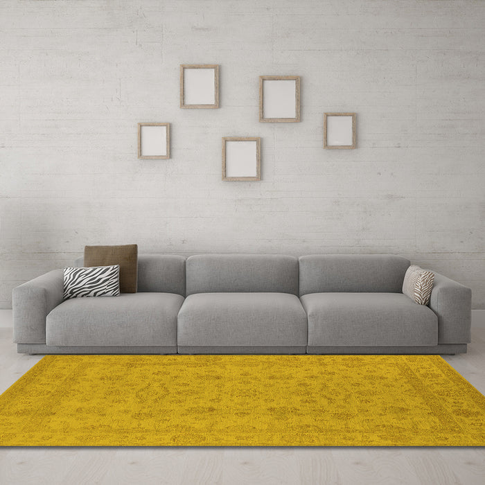 Machine Washable Oriental Yellow Traditional Rug in a Living Room, wshurb785yw
