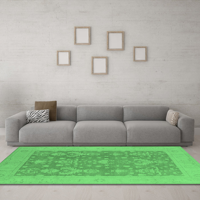 Machine Washable Oriental Emerald Green Traditional Area Rugs in a Living Room,, wshurb787emgrn