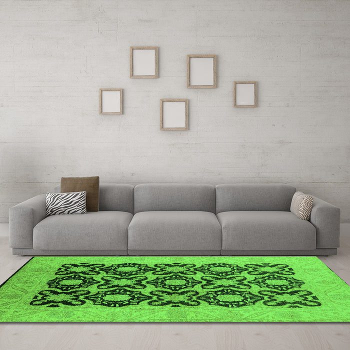 Machine Washable Oriental Green Traditional Area Rugs in a Living Room,, wshurb789grn