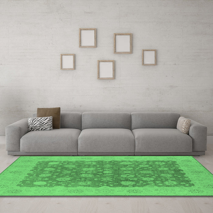 Machine Washable Oriental Emerald Green Traditional Area Rugs in a Living Room,, wshurb792emgrn