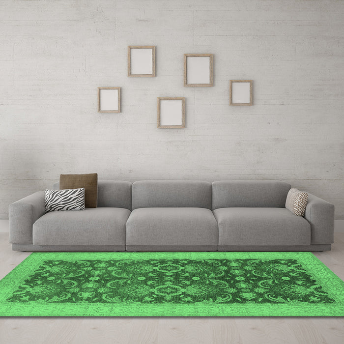 Machine Washable Oriental Emerald Green Traditional Area Rugs in a Living Room,, wshurb793emgrn