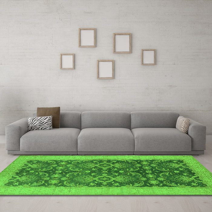 Machine Washable Oriental Green Traditional Area Rugs in a Living Room,, wshurb793grn